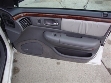 1997 Chrysler LHS   - Photo 12 - Cincinnati, OH 45255