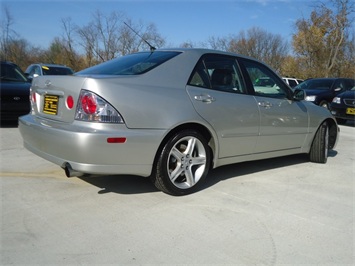 2001 Lexus IS 300   - Photo 13 - Cincinnati, OH 45255