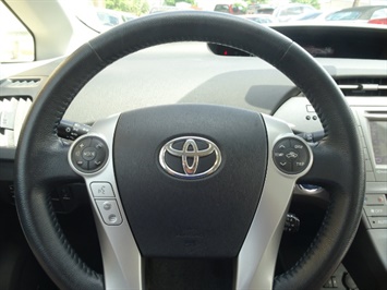 2013 Toyota Prius Four   - Photo 15 - Cincinnati, OH 45255