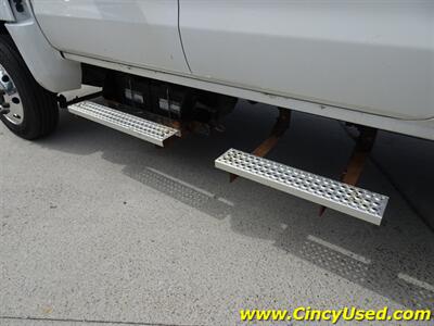2020 Chevrolet Silverado 6500HD   - Photo 11 - Cincinnati, OH 45255