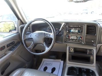 2006 Chevrolet Suburban 1500 LTZ   - Photo 18 - Cincinnati, OH 45255