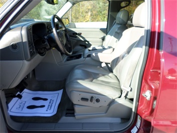 2006 Chevrolet Suburban 1500 LTZ   - Photo 15 - Cincinnati, OH 45255