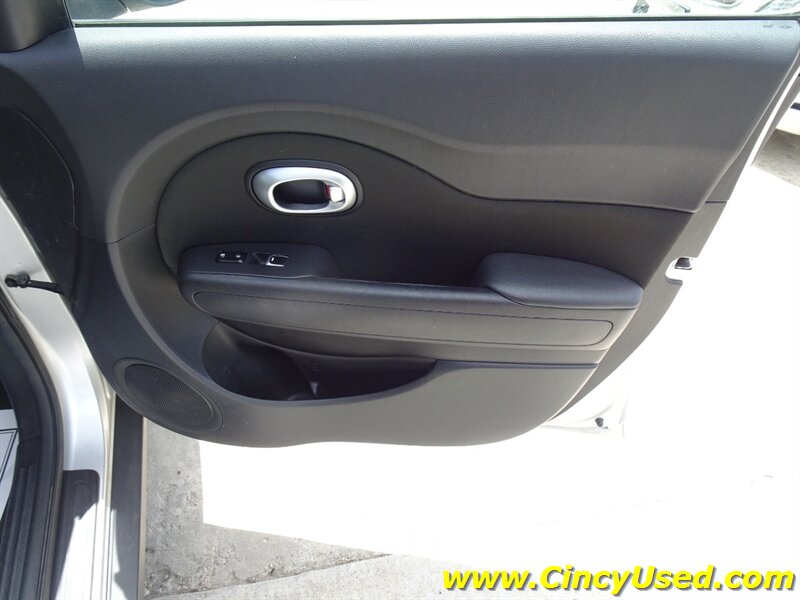 2017 Kia Soul - Photo 25 - Cincinnati, OH 45255