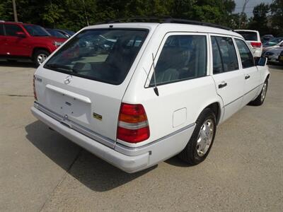 1995 Mercedes-Benz E 320   - Photo 6 - Cincinnati, OH 45255