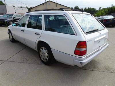 1995 Mercedes-Benz E 320   - Photo 4 - Cincinnati, OH 45255