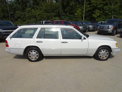 1995 Mercedes-Benz E 320   - Photo 3 - Cincinnati, OH 45255