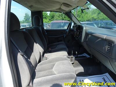 2005 GMC Sierra 2500HD Work Truck - Photo 12 - Cincinnati, OH 45255
