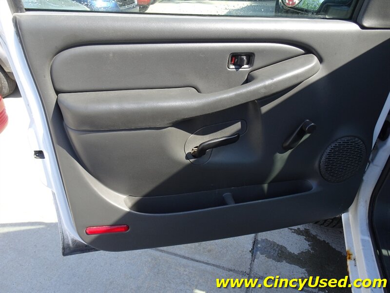 2005 GMC Sierra 2500HD Work Truck - Photo 24 - Cincinnati, OH 45255