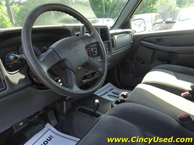 2005 GMC Sierra 2500HD Work Truck - Photo 11 - Cincinnati, OH 45255