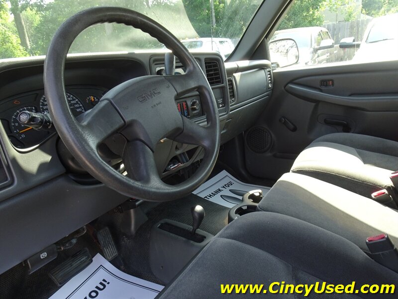 2005 GMC Sierra 2500HD Work Truck - Photo 11 - Cincinnati, OH 45255