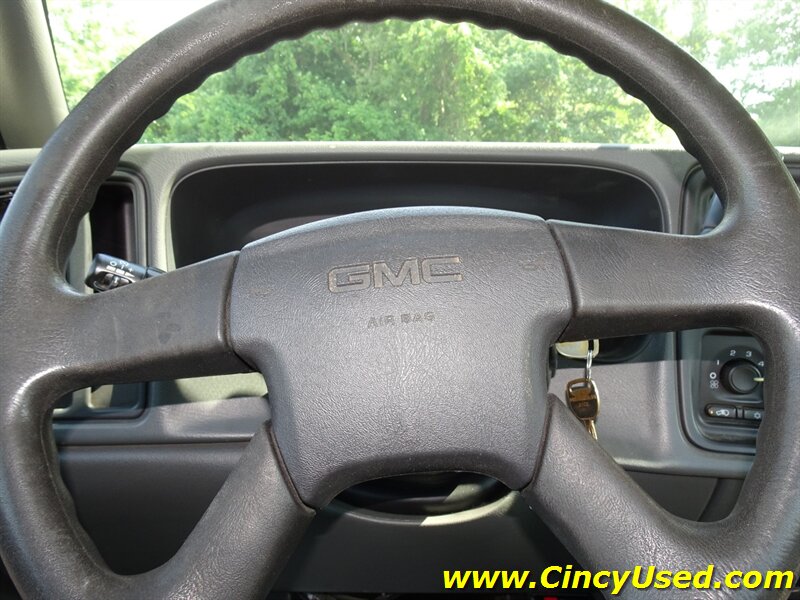2005 GMC Sierra 2500HD Work Truck - Photo 18 - Cincinnati, OH 45255