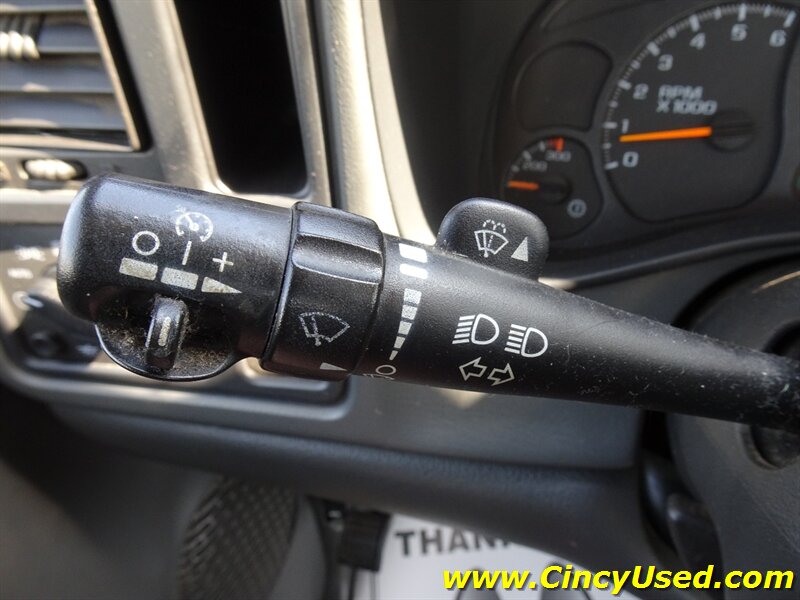 2005 GMC Sierra 2500HD Work Truck - Photo 20 - Cincinnati, OH 45255