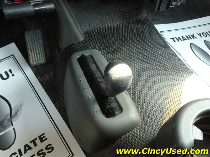 2005 GMC Sierra 2500HD Work Truck - Photo 15 - Cincinnati, OH 45255