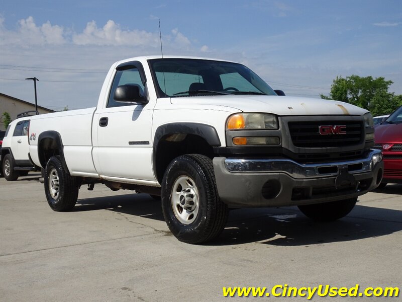 2005 GMC Sierra 2500HD Work Truck - Photo 4 - Cincinnati, OH 45255