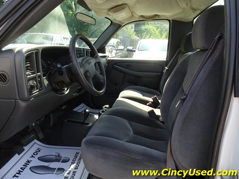 2005 GMC Sierra 2500HD Work Truck - Photo 10 - Cincinnati, OH 45255