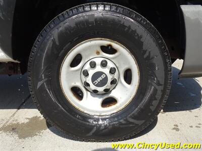 2005 GMC Sierra 2500HD Work Truck - Photo 26 - Cincinnati, OH 45255
