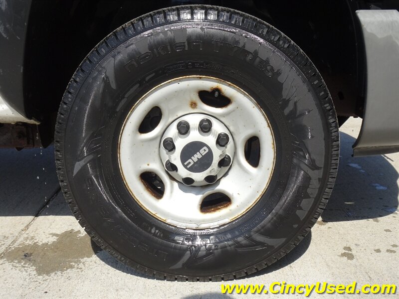 2005 GMC Sierra 2500HD Work Truck - Photo 26 - Cincinnati, OH 45255