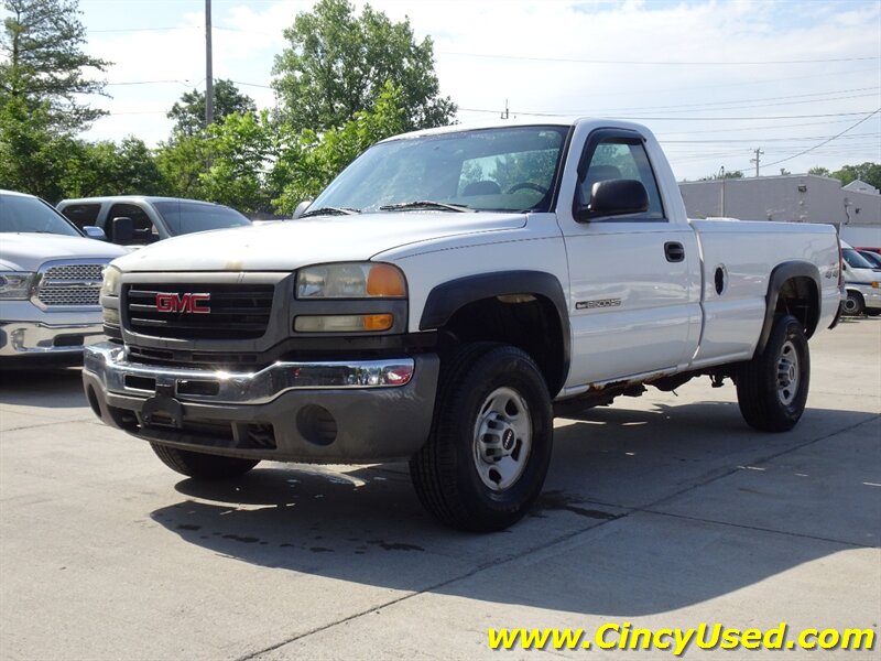 2005 GMC Sierra 2500HD Work Truck - Photo 3 - Cincinnati, OH 45255