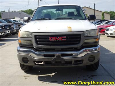 2005 GMC Sierra 2500HD Work Truck - Photo 2 - Cincinnati, OH 45255