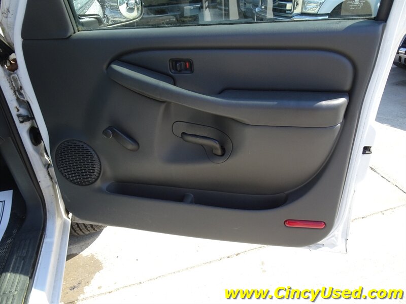 2005 GMC Sierra 2500HD Work Truck - Photo 25 - Cincinnati, OH 45255