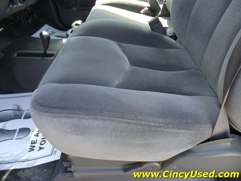 2005 GMC Sierra 2500HD Work Truck - Photo 23 - Cincinnati, OH 45255