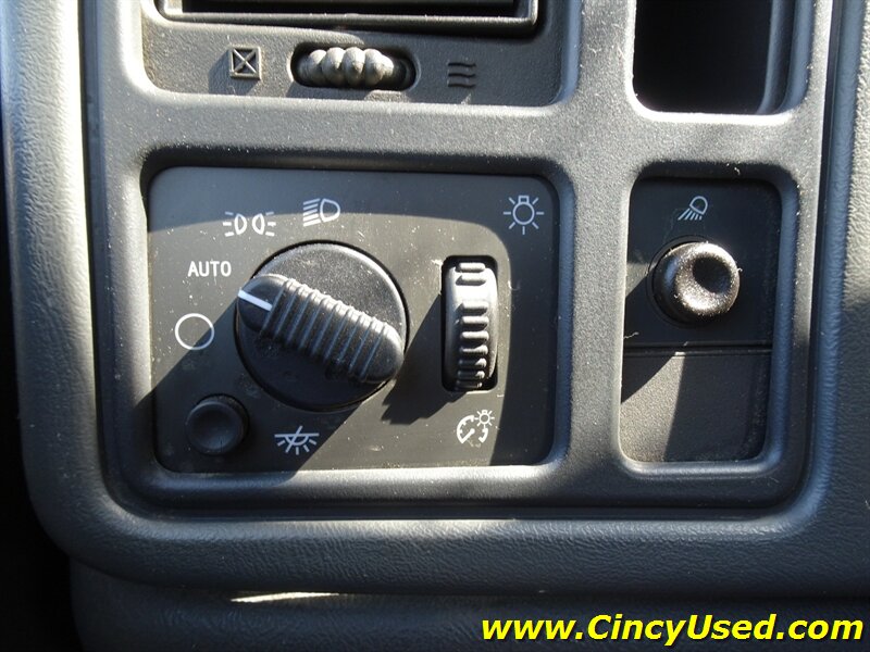 2005 GMC Sierra 2500HD Work Truck - Photo 21 - Cincinnati, OH 45255