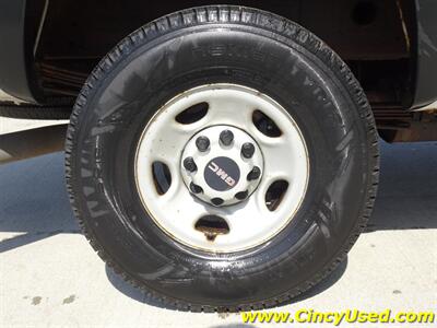 2005 GMC Sierra 2500HD Work Truck - Photo 27 - Cincinnati, OH 45255
