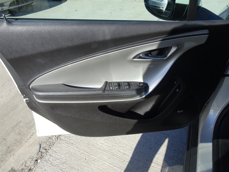 2013 Chevrolet Volt Premium Range-Extended Electric FWD - Photo 23 - Cincinnati, OH 45255