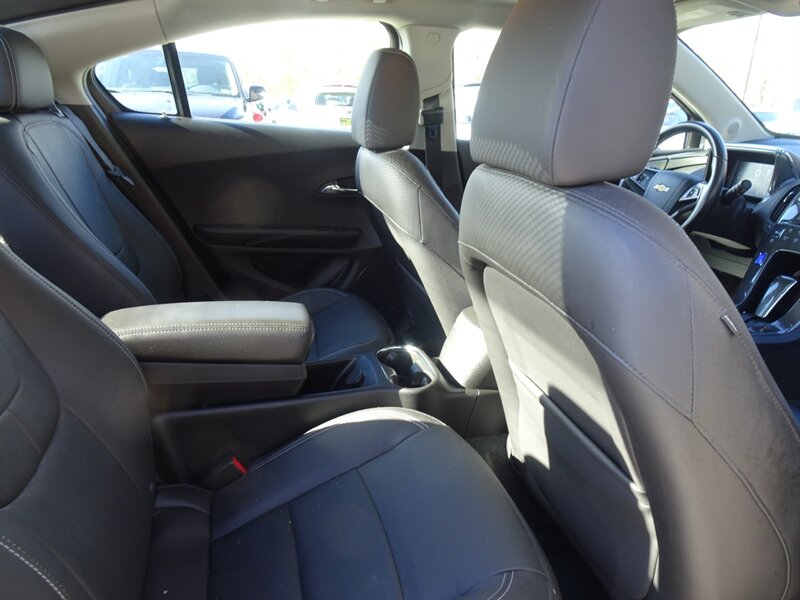 2013 Chevrolet Volt Premium Range-Extended Electric FWD - Photo 12 - Cincinnati, OH 45255