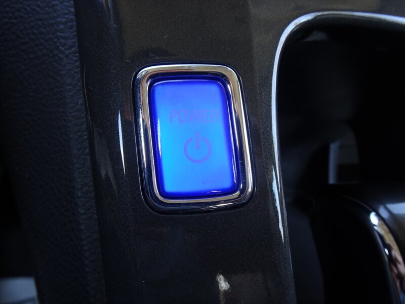 2013 Chevrolet Volt Premium Range-Extended Electric FWD - Photo 16 - Cincinnati, OH 45255