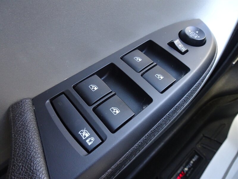 2013 Chevrolet Volt Premium Range-Extended Electric FWD - Photo 19 - Cincinnati, OH 45255