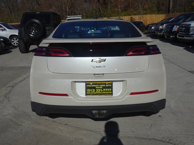 2013 Chevrolet Volt Premium Range-Extended Electric FWD - Photo 7 - Cincinnati, OH 45255