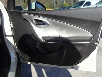 2013 Chevrolet Volt Premium  Range-Extended Electric FWD - Photo 24 - Cincinnati, OH 45255