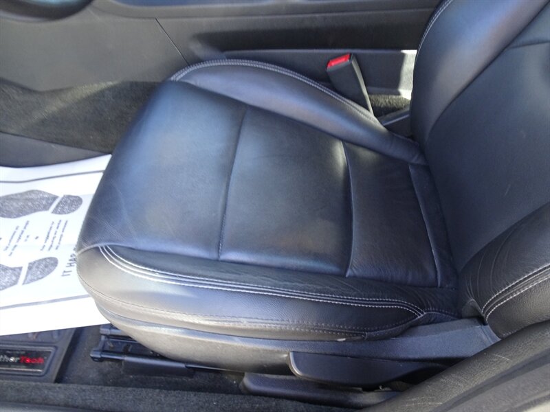 2013 Chevrolet Volt Premium Range-Extended Electric FWD - Photo 21 - Cincinnati, OH 45255