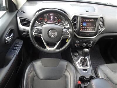 2015 Jeep Cherokee Trailhawk  3.2L V6 4X4 - Photo 9 - Cincinnati, OH 45255