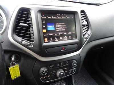 2015 Jeep Cherokee Trailhawk  3.2L V6 4X4 - Photo 17 - Cincinnati, OH 45255