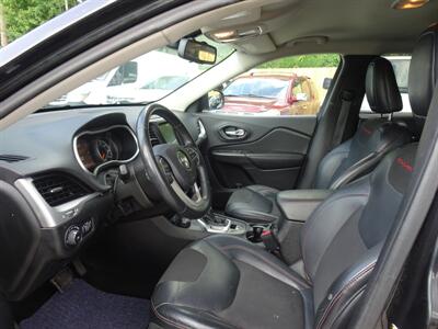 2015 Jeep Cherokee Trailhawk  3.2L V6 4X4 - Photo 10 - Cincinnati, OH 45255