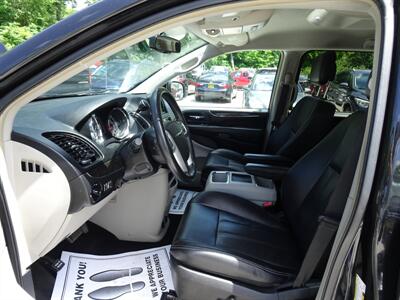 2014 Chrysler Town and Country Touring  3.6L V6 FWD - Photo 10 - Cincinnati, OH 45255