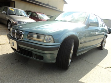 1997 BMW 318i   - Photo 11 - Cincinnati, OH 45255