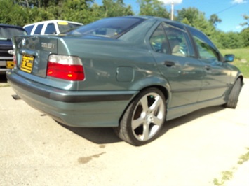 1997 BMW 318i   - Photo 13 - Cincinnati, OH 45255