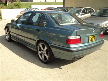 1997 BMW 318i   - Photo 4 - Cincinnati, OH 45255