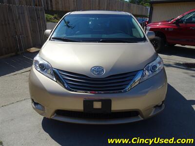2011 Toyota Sienna XLE 8-Passenger  3.5L V6 FWD - Photo 2 - Cincinnati, OH 45255