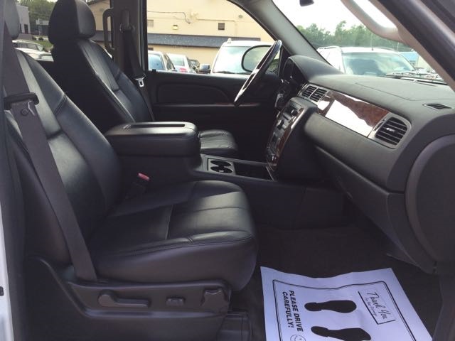 2008 Chevrolet Suburban LT 1500 - Photo 8 - Cincinnati, OH 45255