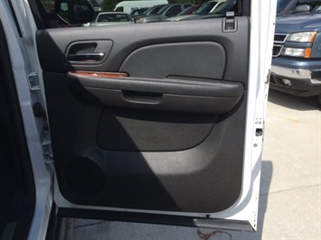 2008 Chevrolet Suburban LT 1500 - Photo 27 - Cincinnati, OH 45255