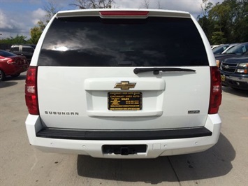 2008 Chevrolet Suburban LT 1500 - Photo 5 - Cincinnati, OH 45255