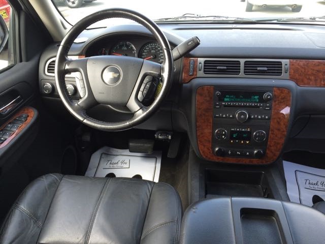 2008 Chevrolet Suburban LT 1500 - Photo 7 - Cincinnati, OH 45255