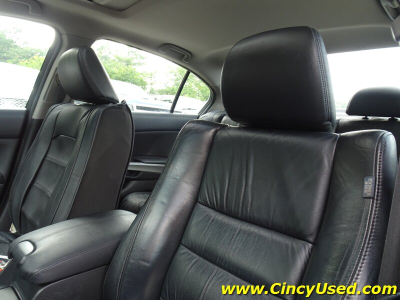 2009 Honda Accord EX-L w/Navi - Photo 11 - Cincinnati, OH 45255