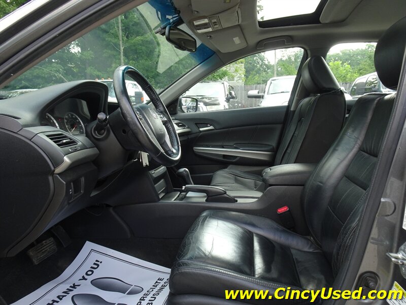 2009 Honda Accord EX-L w/Navi - Photo 10 - Cincinnati, OH 45255