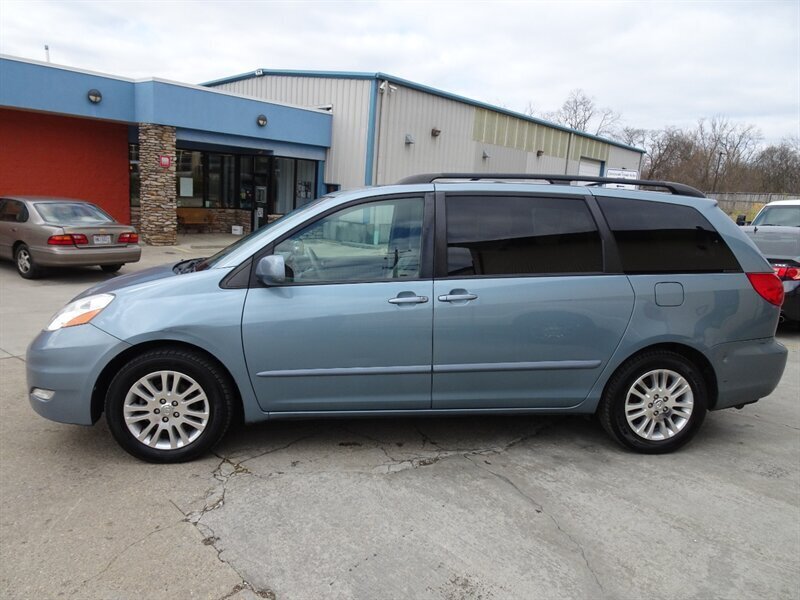 2008 Toyota Sienna XLE - Photo 14 - Cincinnati, OH 45255