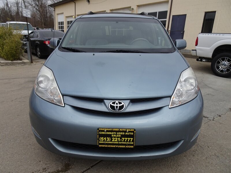 2008 Toyota Sienna XLE - Photo 4 - Cincinnati, OH 45255